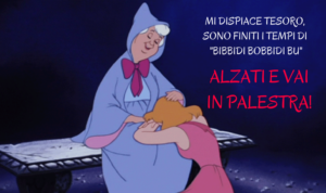 Cenerentola Disney piange sulle ginocchia della fata che le suggerisce di andare in palestra per la prova costume